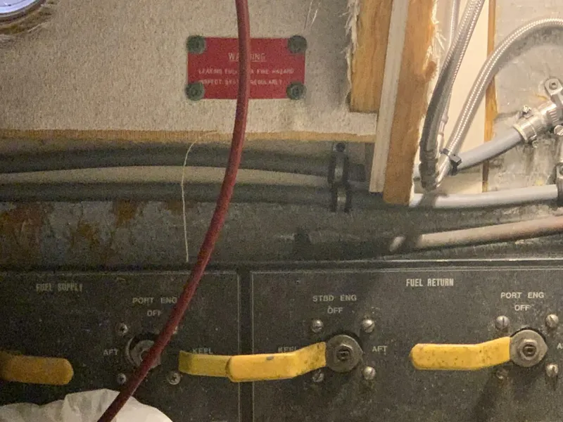 Slide: The Image of Hatteras Motor Yacht DC 1991 - 4213139