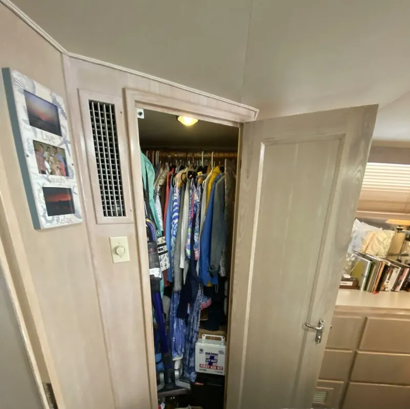 Slide: The Image of Hatteras Motor Yacht DC 1991 - 4212826