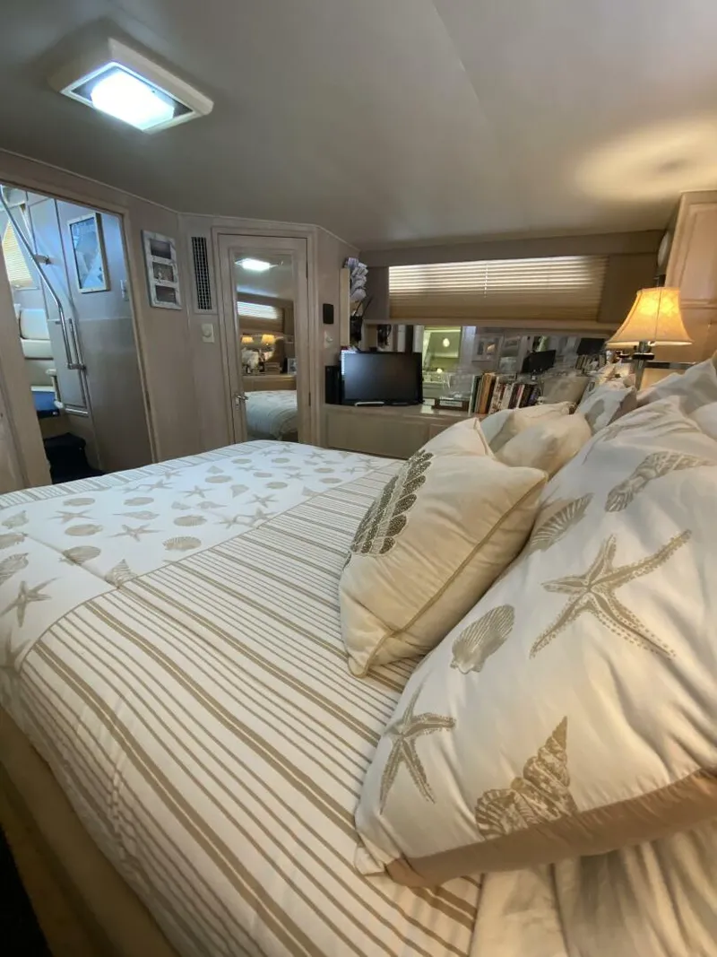 Slide: The Image of Hatteras Motor Yacht DC 1991 - 4212830