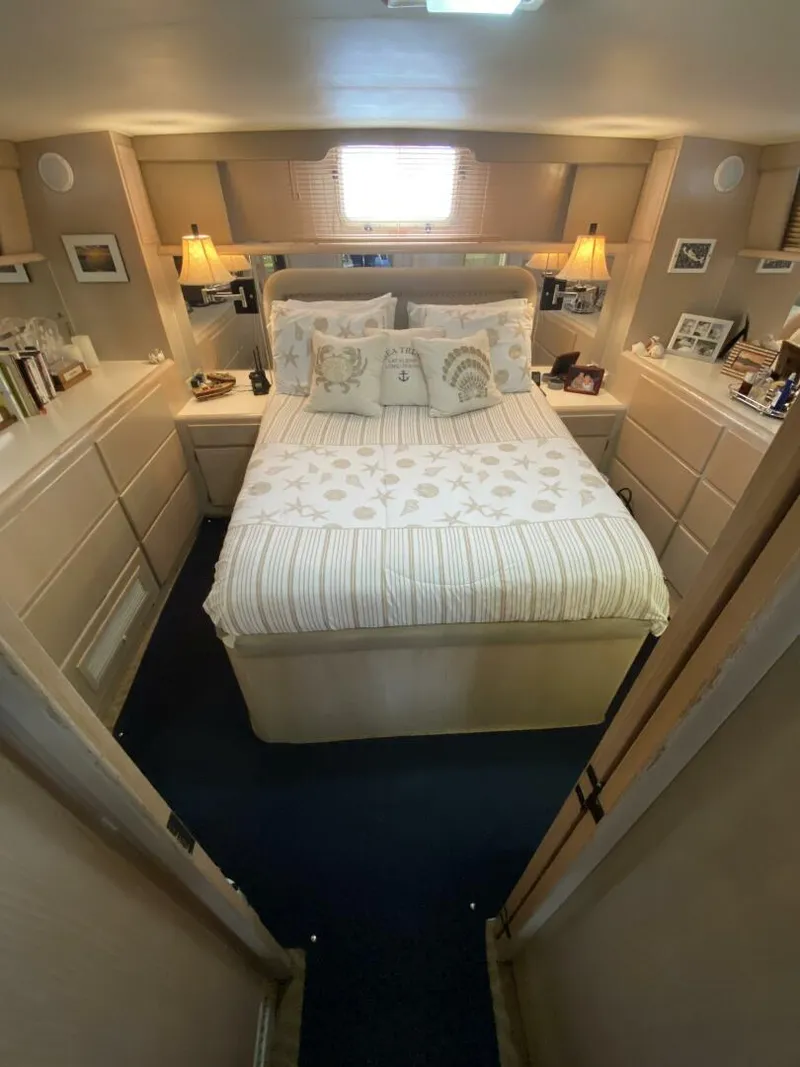 Slide: The Image of Hatteras Motor Yacht DC 1991 - 4212833