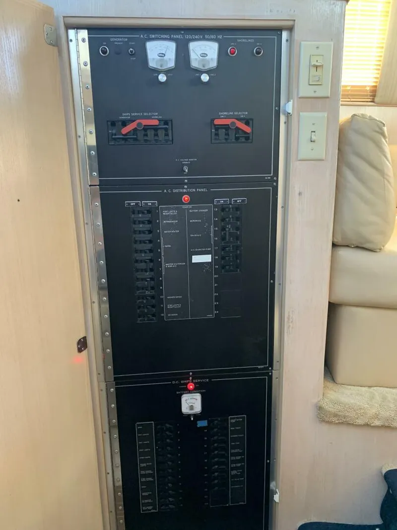 Slide: The Image of Hatteras Motor Yacht DC 1991 - 4213029