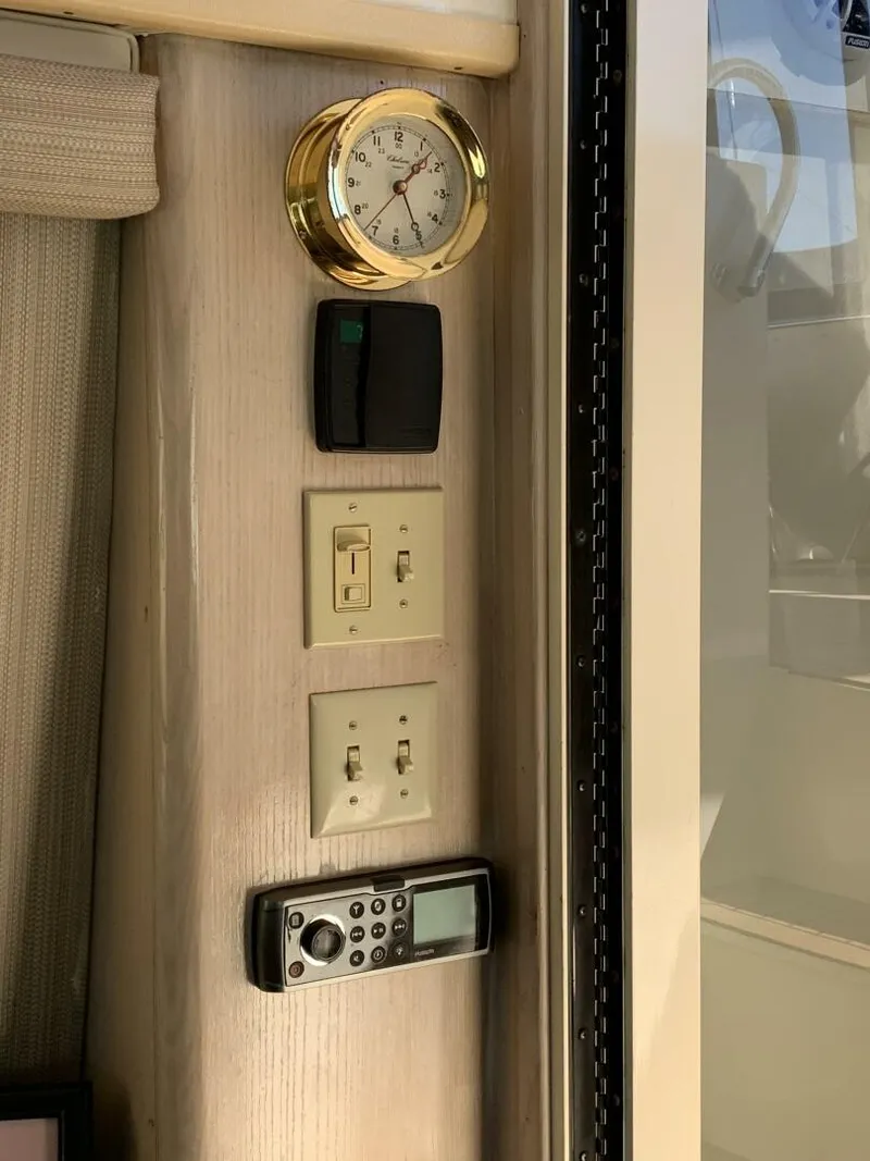 Slide: The Image of Hatteras Motor Yacht DC 1991 - 4213040