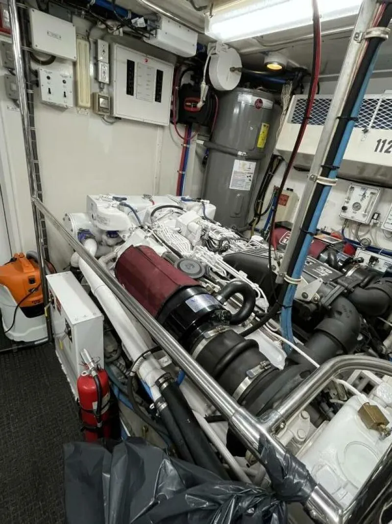 Slide: The Image of Hatteras 74' Sport Bridge Motor Yacht 1999 - 5344413