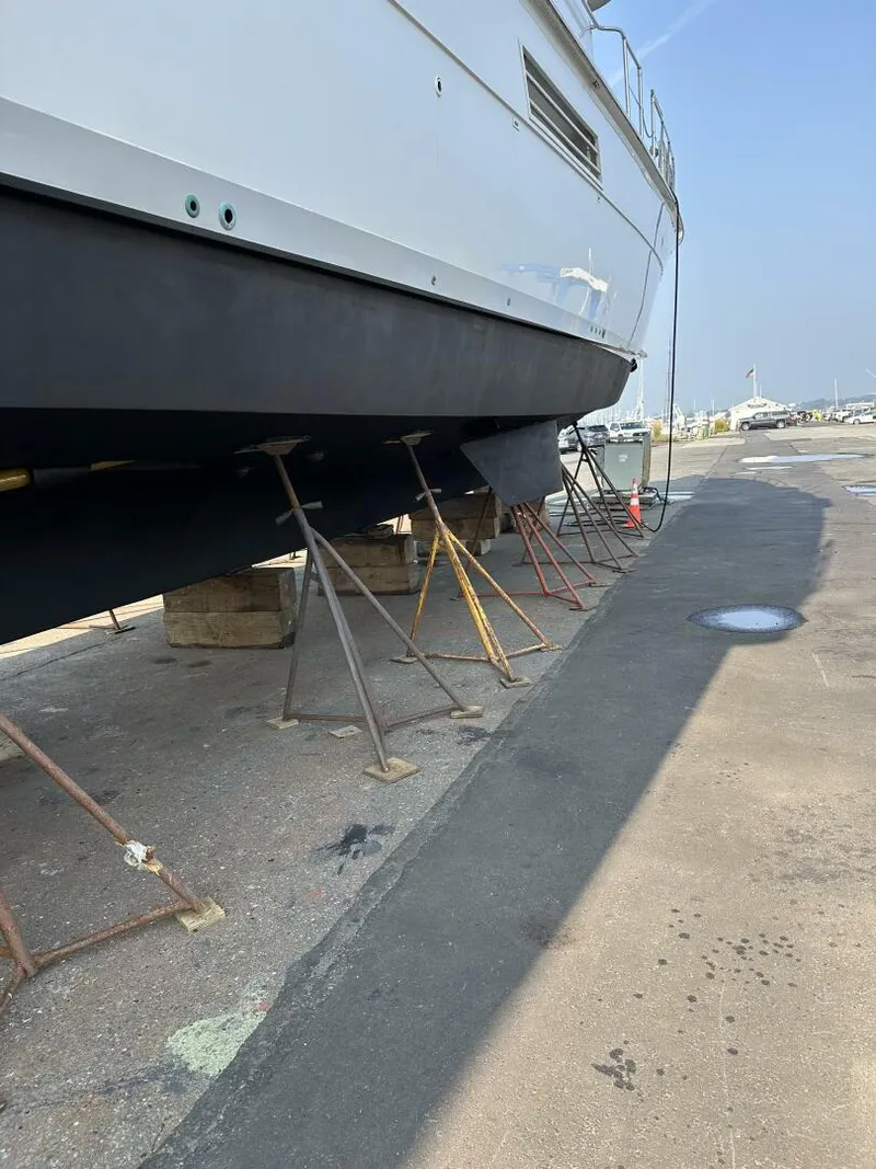 Slide: The Image of Hatteras 74' Sport Bridge Motor Yacht 1999 - 5530838