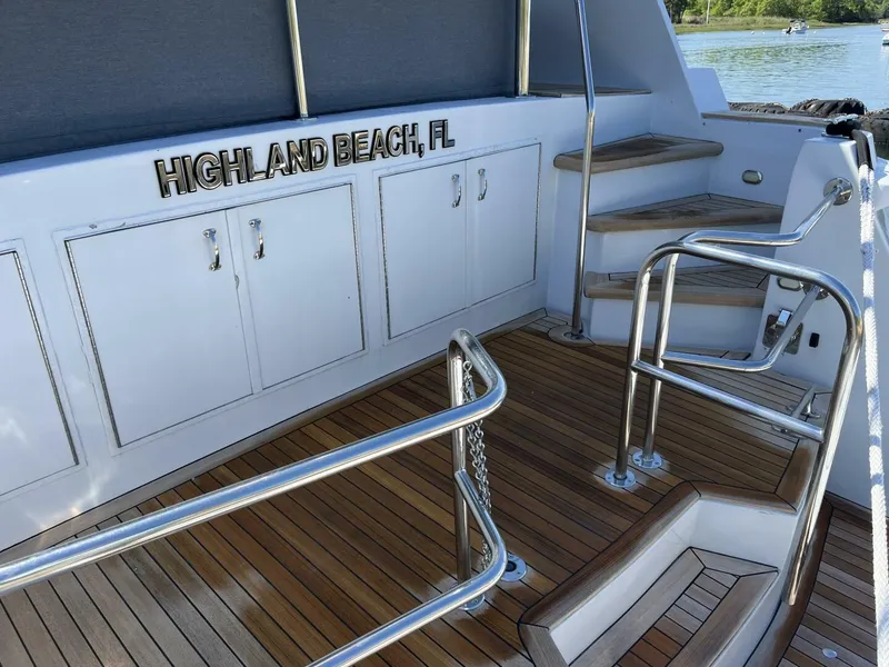 Slide: The Image of Hatteras 74' Sport Bridge Motor Yacht 1999 - 5344191