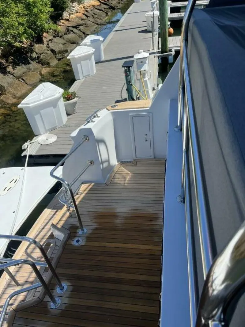 Slide: The Image of Hatteras 74' Sport Bridge Motor Yacht 1999 - 5344190