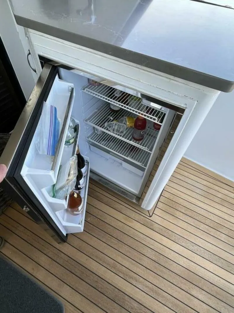 Slide: The Image of Hatteras 74' Sport Bridge Motor Yacht 1999 - 5344180