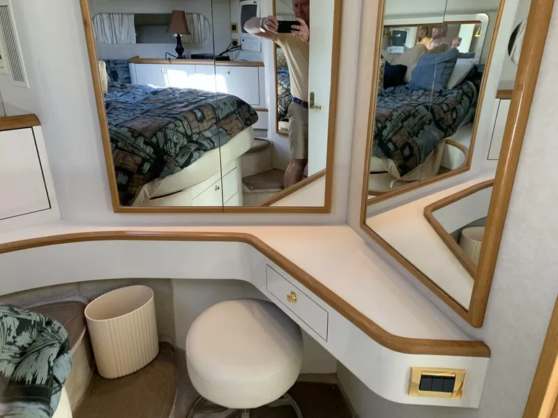 Slide: The Image of Sea Ray 420 Aft Cabin 1997 - 4213403