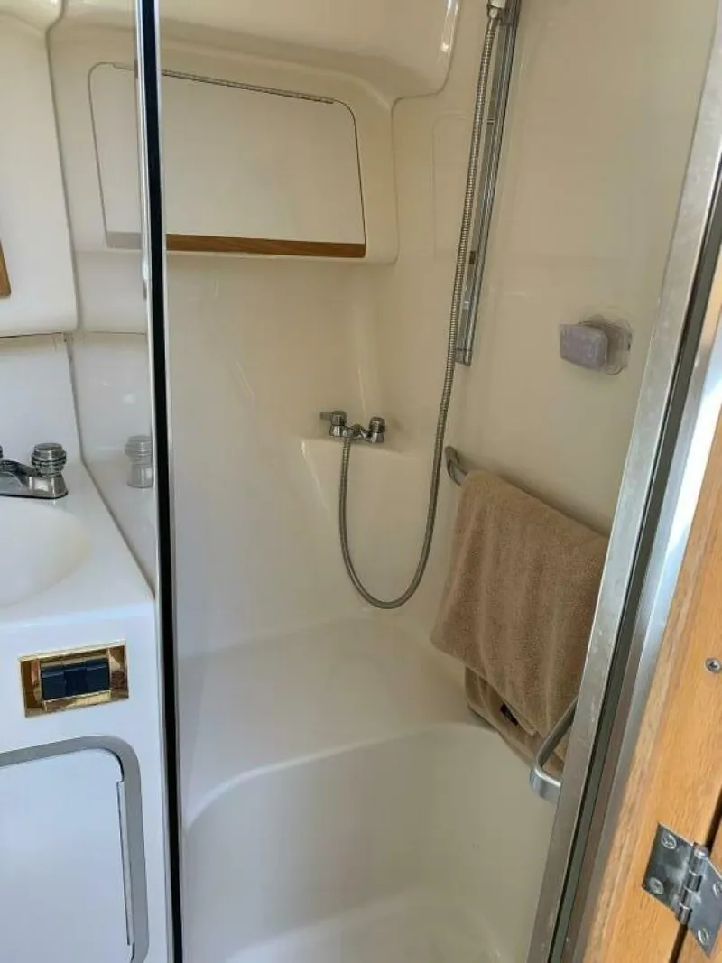 Slide: The Image of Sea Ray 420 Aft Cabin 1997 - 4213404