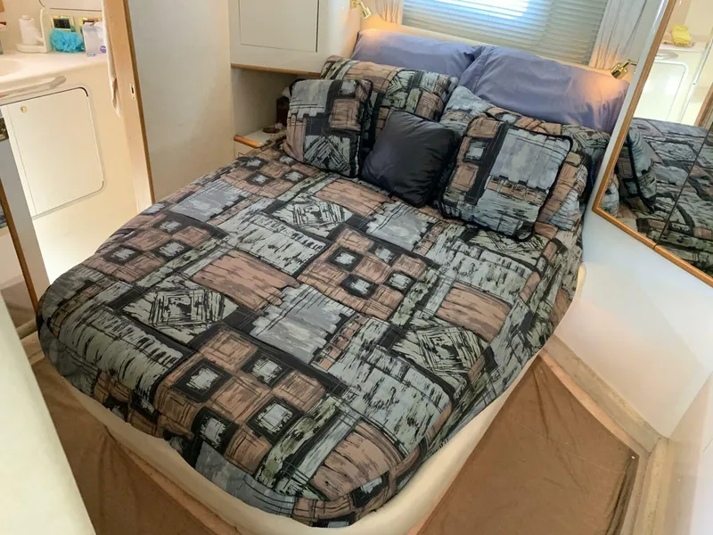 Slide: The Image of Sea Ray 420 Aft Cabin 1997 - 4213399