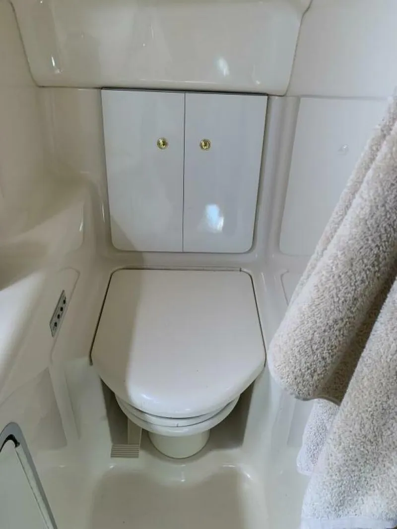 Slide: The Image of Sea Ray 420 Aft Cabin 1997 - 4213389