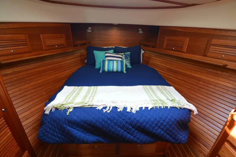 Slide: The Image of Sabreline 42 Salon Express 2013 - 4213990