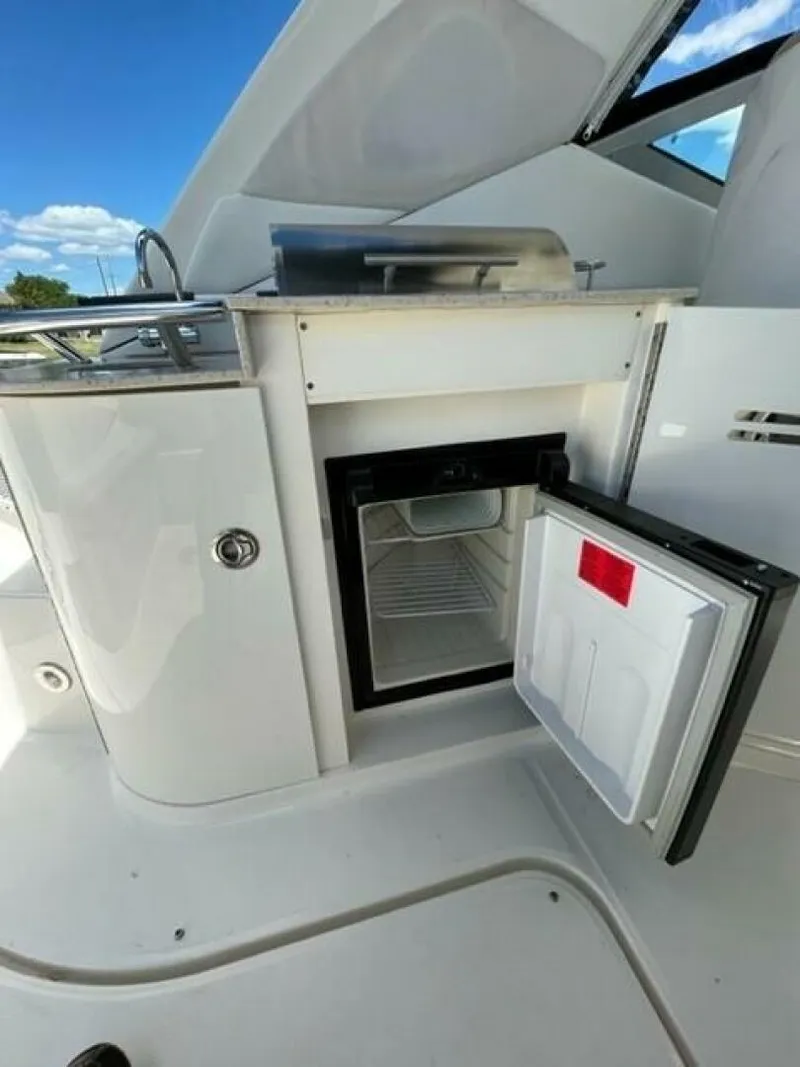 Slide: The Image of Sea Ray 330 Sundancer 2009 - 4216455