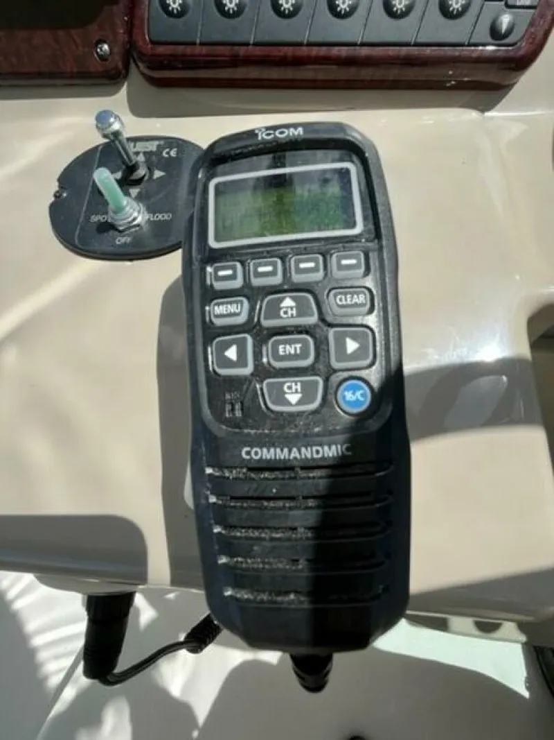 Slide: The Image of Sea Ray 330 Sundancer 2009 - 4216464