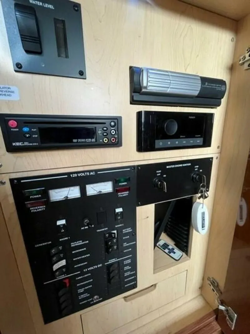 Slide: The Image of Sea Ray 330 Sundancer 2009 - 4216494