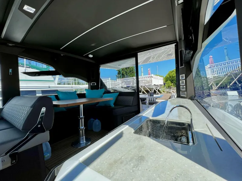 Slide: The Image of Salon_stern_facing - 5107635