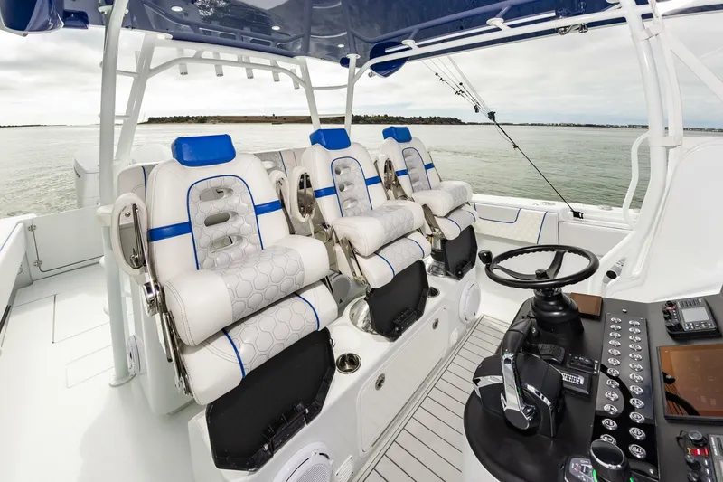 Slide: The Image of Contender 44fs 2023 - 4217740