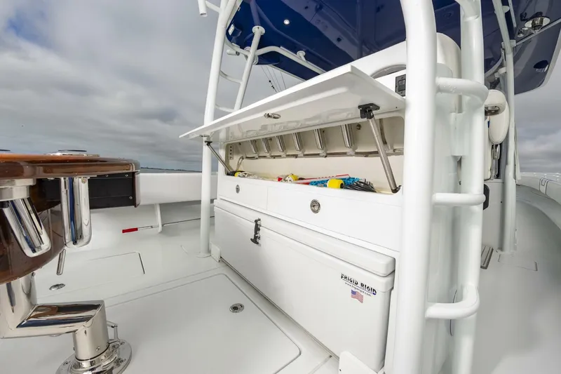 Slide: The Image of Contender 44fs 2023 - 4217747