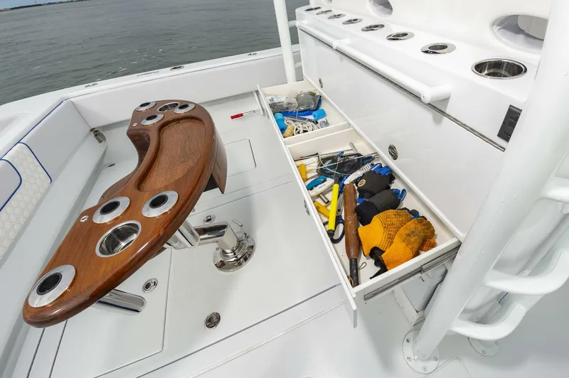 Slide: The Image of Contender 44fs 2023 - 4217748