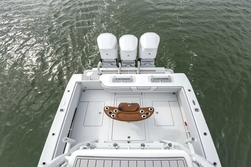 Slide: The Image of Contender 44fs 2023 - 4217749