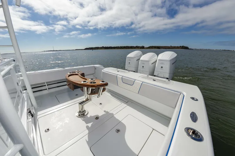 Slide: The Image of Contender 44fs 2023 - 4217750