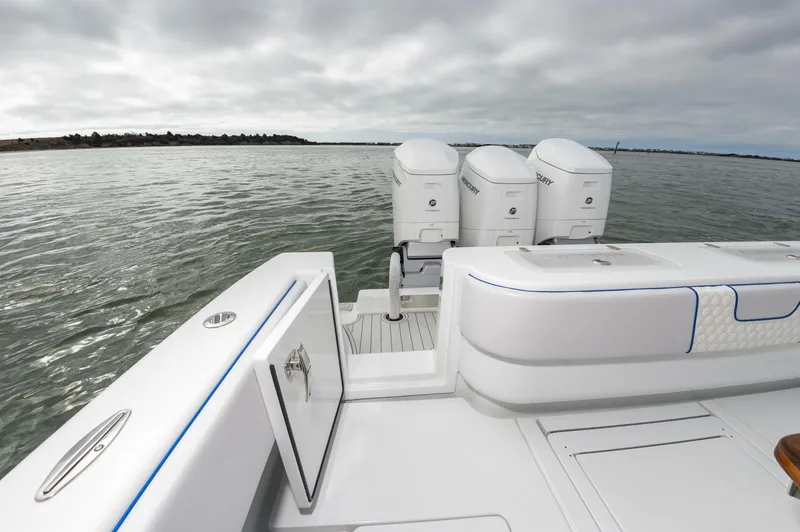 Slide: The Image of Contender 44fs 2023 - 4217752