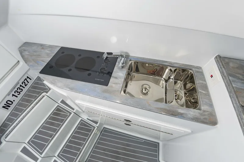 Slide: The Image of Contender 44fs 2023 - 4217766