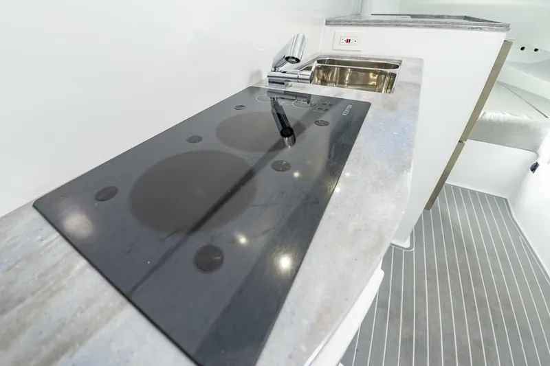 Slide: The Image of Contender 44fs 2023 - 4217767