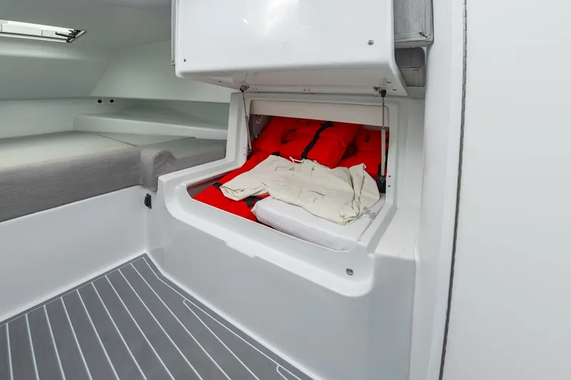 Slide: The Image of Contender 44fs 2023 - 4217771