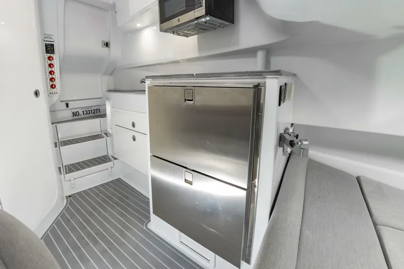 Slide: The Image of Contender 44fs 2023 - 4217772