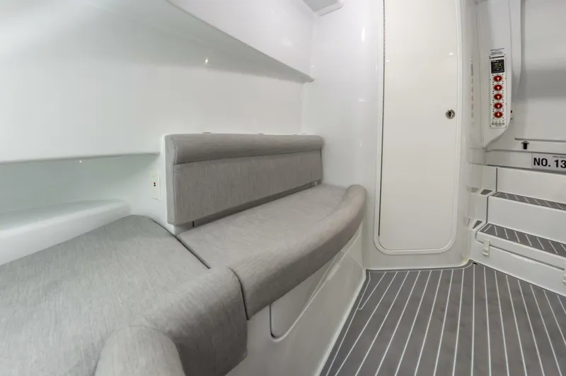 Slide: The Image of Contender 44fs 2023 - 4217774