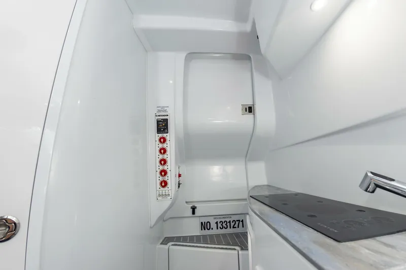 Slide: The Image of Contender 44fs 2023 - 4217775