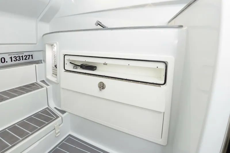 Slide: The Image of Contender 44fs 2023 - 4217778