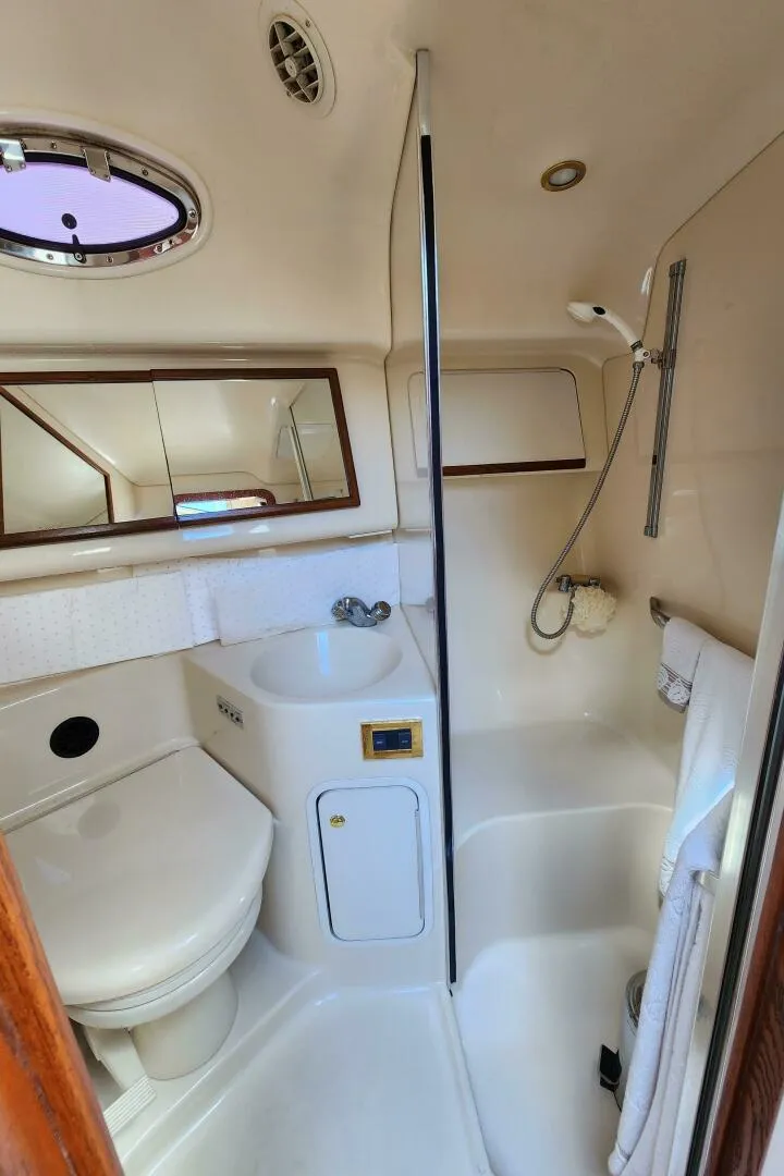 Slide: The Image of Sea Ray 420 Aft Cabin 1999 - 4219105
