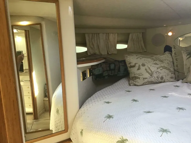 Slide: The Image of Sea Ray 370 Express 1997 - 4219165