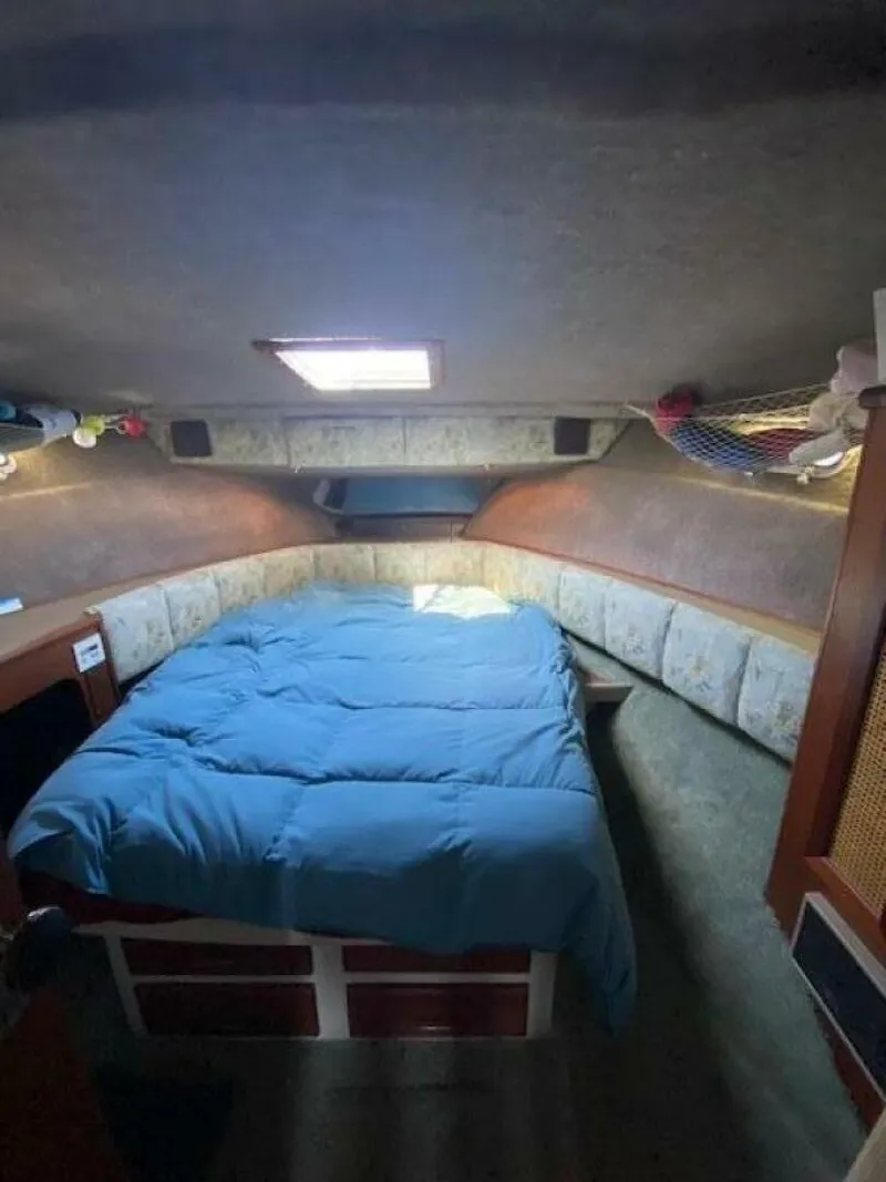 Slide: The Image of Bayliner 3870 Motoryacht 1985 - 4222554