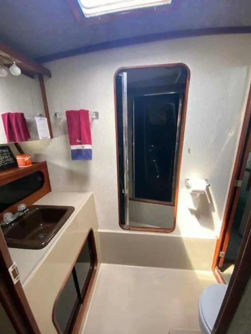 Slide: The Image of Bayliner 3870 Motoryacht 1985 - 4222552