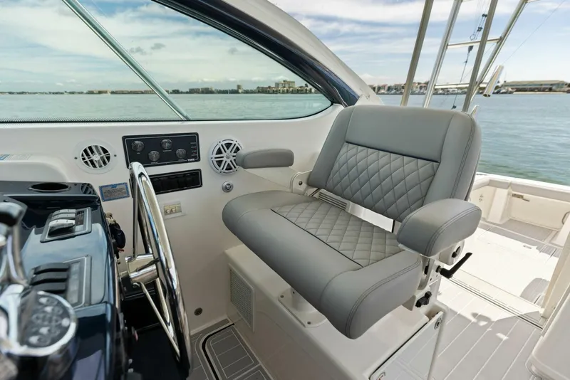 Slide: The Image of 2007 42 Tiara Yachts Open - Kid Pasta - Helm - 4223231