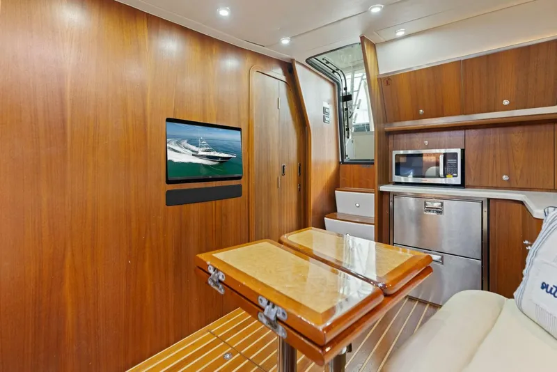 Slide: The Image of 2007 42 Tiara Yachts Open - Kid Pasta - Cabin - 4223307