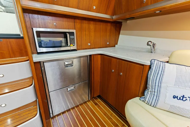 Slide: The Image of 2007 42 Tiara Yachts Open - Kid Pasta - Cabin - 4223305