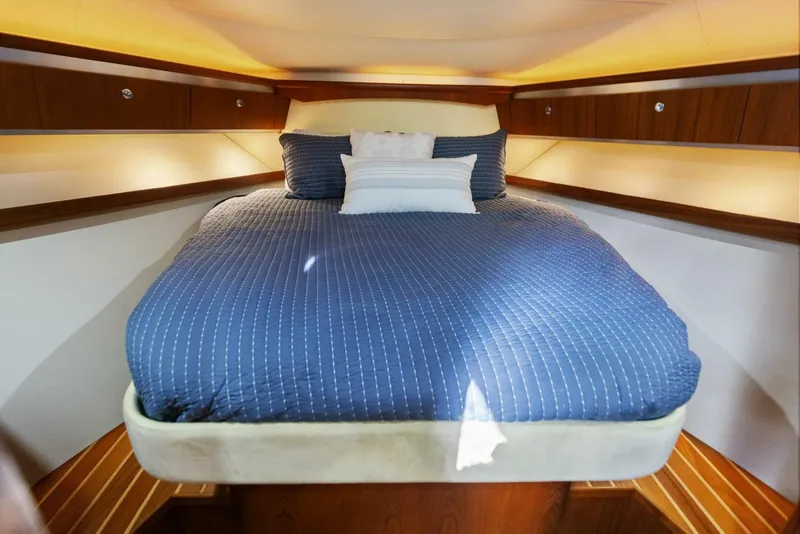 Slide: The Image of 2007 42 Tiara Yachts Open - Kid Pasta - Master Stateroom - 4223447