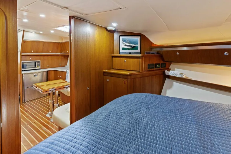 Slide: The Image of 2007 42 Tiara Yachts Open - Kid Pasta - Master Stateroom - 4223442