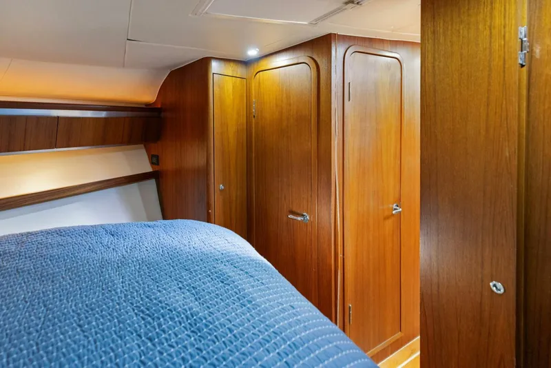 Slide: The Image of 2007 42 Tiara Yachts Open - Kid Pasta - Master Stateroom - 4223446