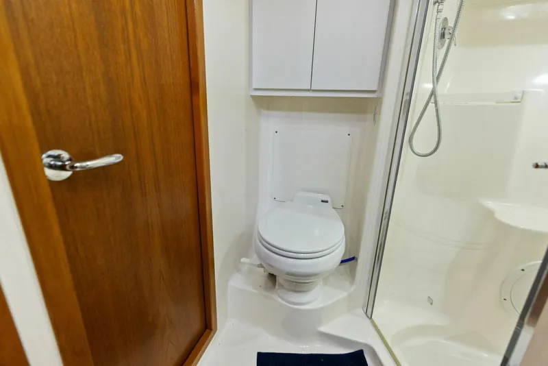 Slide: The Image of 2007 42 Tiara Yachts Open - Kid Pasta - Master Head - 4223456