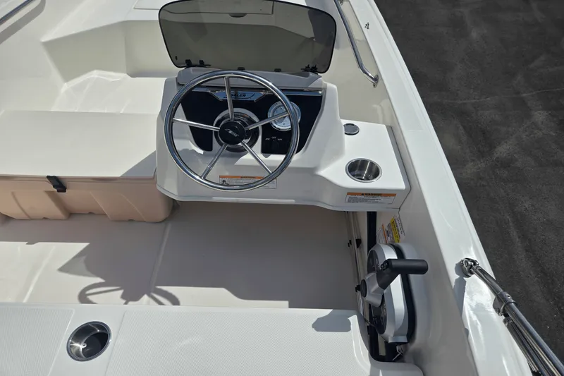 Slide: The Image of Boston Whaler 160 Super Sport 2025 - 3