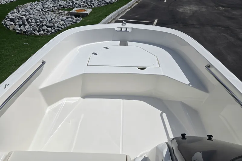 Slide: The Image of Boston Whaler 160 Super Sport 2025 - 7