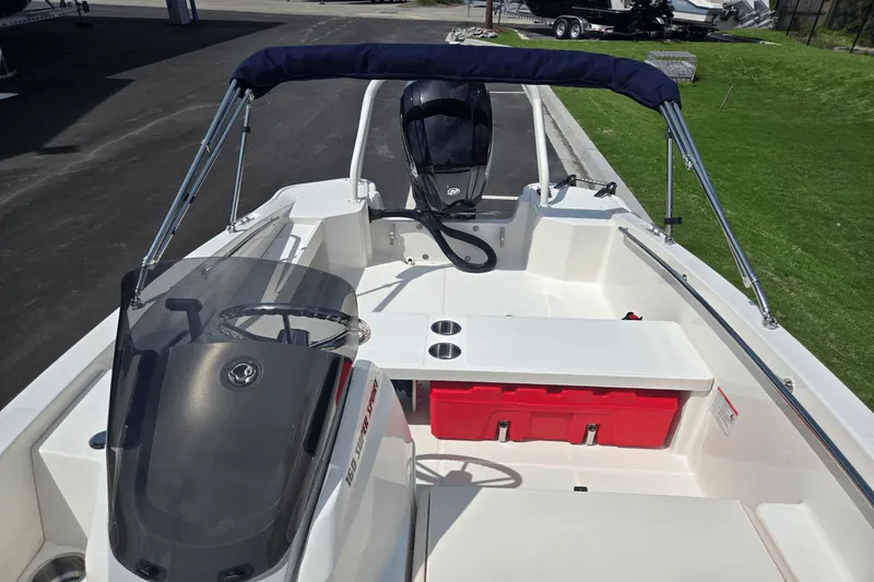 Slide: The Image of Boston Whaler 160 Super Sport 2025 - 9