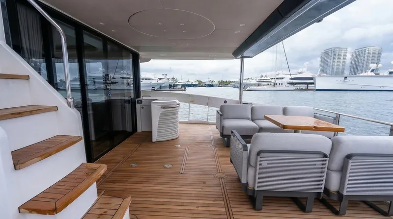 Slide: The Image of Absolute Navetta 70 2027 - 6006410