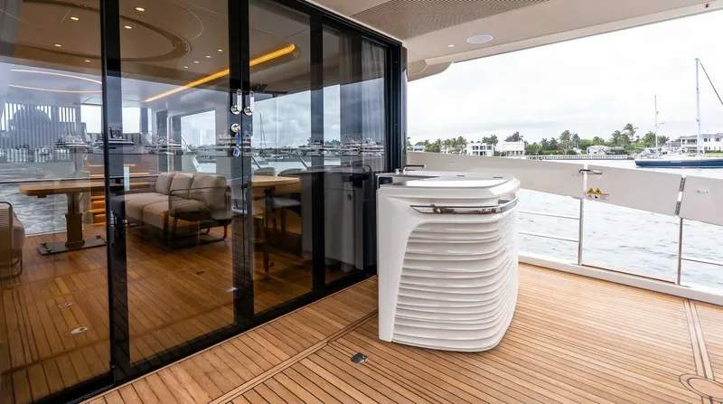 Slide: The Image of Absolute Navetta 70 2027 - 6006412
