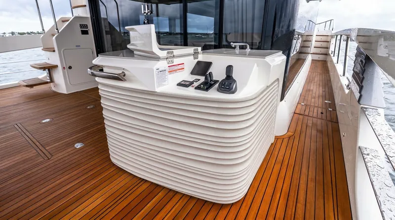 Slide: The Image of Absolute Navetta 70 2027 - 6006417